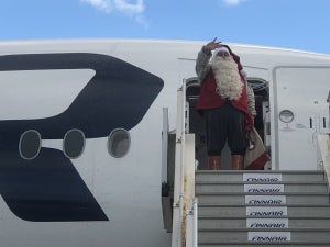 【メリークリスマス】フィンランドからあの人が来日! 「いらっしゃいませ」「ようこそ 日本へ」と歓迎の声集まる