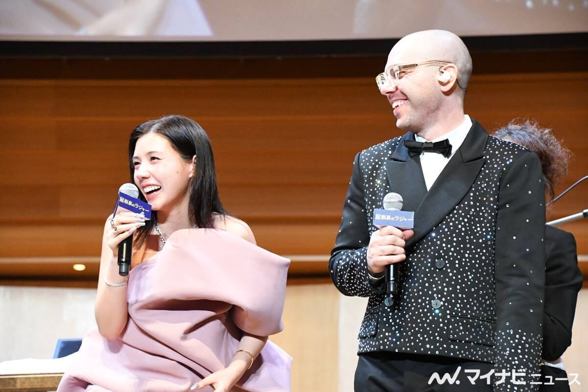 (左から)仲里依紗、イアン・アクセル