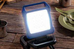 最大1,000ルーメンの明るさ、投光器としても使えるUSB充電式LEDライト