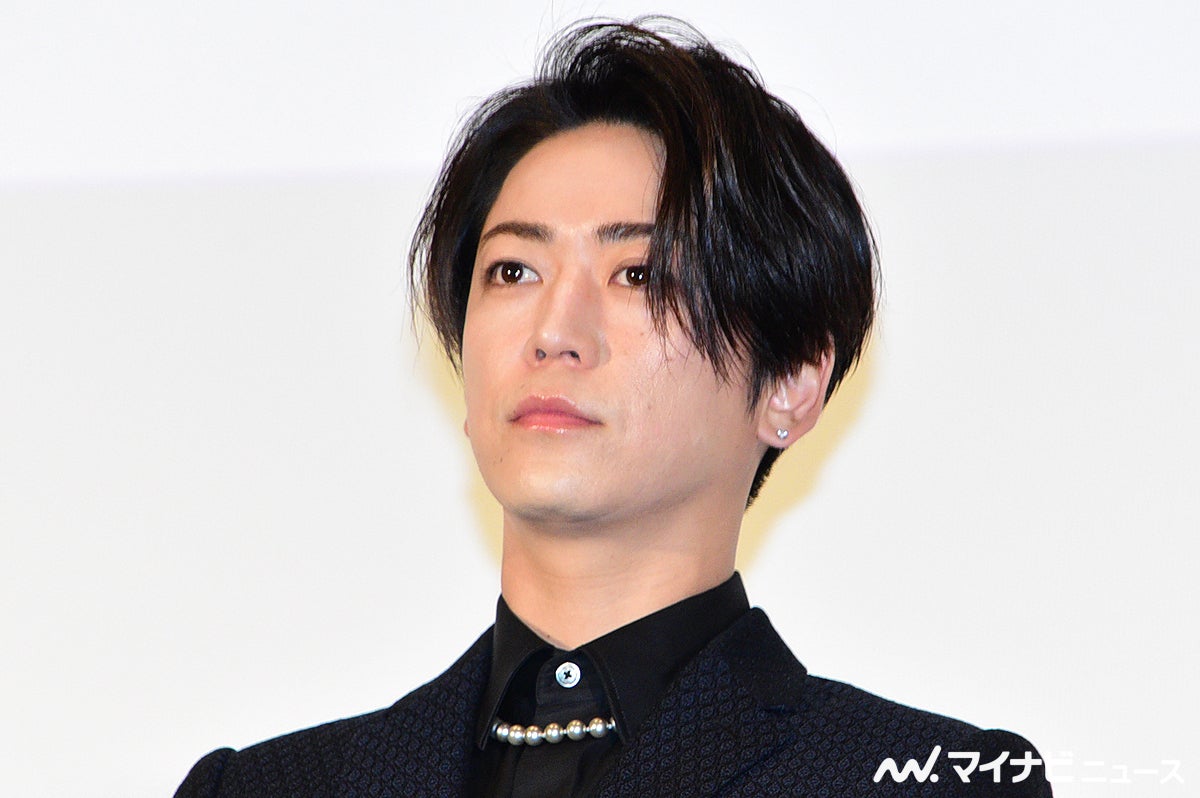 亀梨和也、2023年は様々な顔を持ち「契約も色々変わると…」菜々緒ポーズも真似する | マイナビニュース