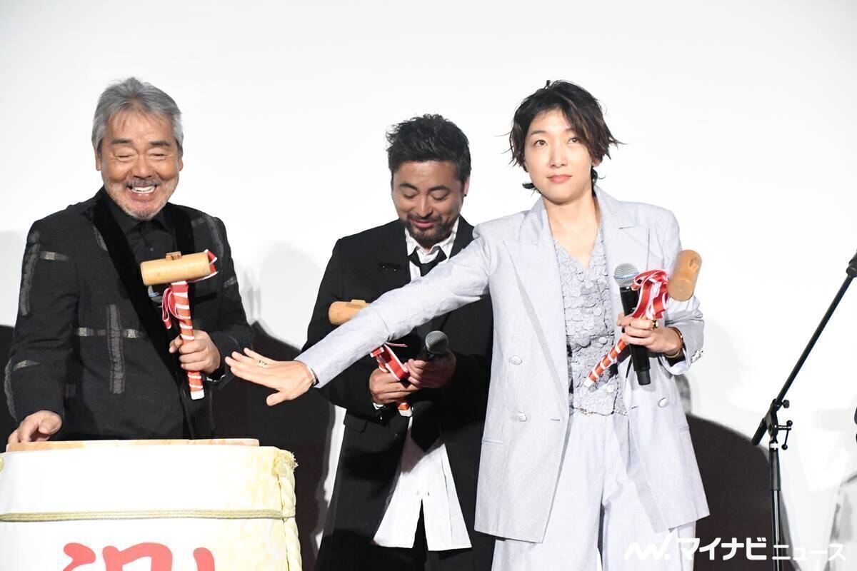 (左から)寺尾聰、山田孝之、安藤サクラ
