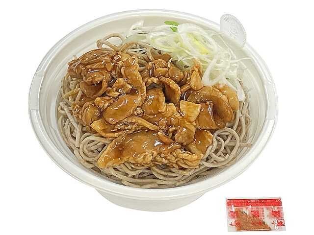 「甘辛豚肉二八そば」(572円)
