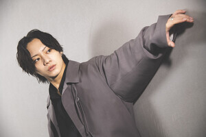 佐藤流司の目指す役者像「誰かがスリルを求めたいときに思いつく存在でありたい」