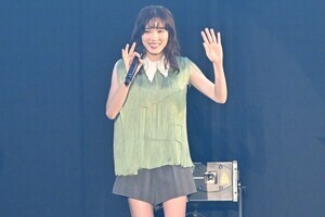 永野芽郁、ショーパンで美脚披露　主演月9をPR「第2話は早くも私の味覚が…」