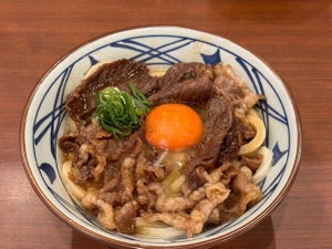【実食】日本一の和牛を丸亀製麺で堪能! 人気の「牛すき釜玉うどん」がもっと贅沢になって帰ってきた