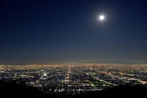 大阪の夜景スポット! 無料で行ける&深夜ドライブにおすすめな場所を厳選