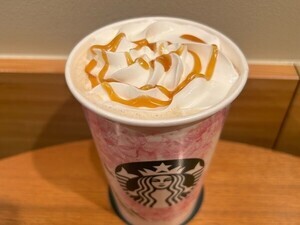 スタバのホワイトモカおすすめカスタム12選! 甘さ控えめや無料も【アイス/ホット】