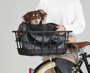 ペットとの気軽な自転車移動をかなえる「サイクルペットスリング」が登場 - オージーケー技研