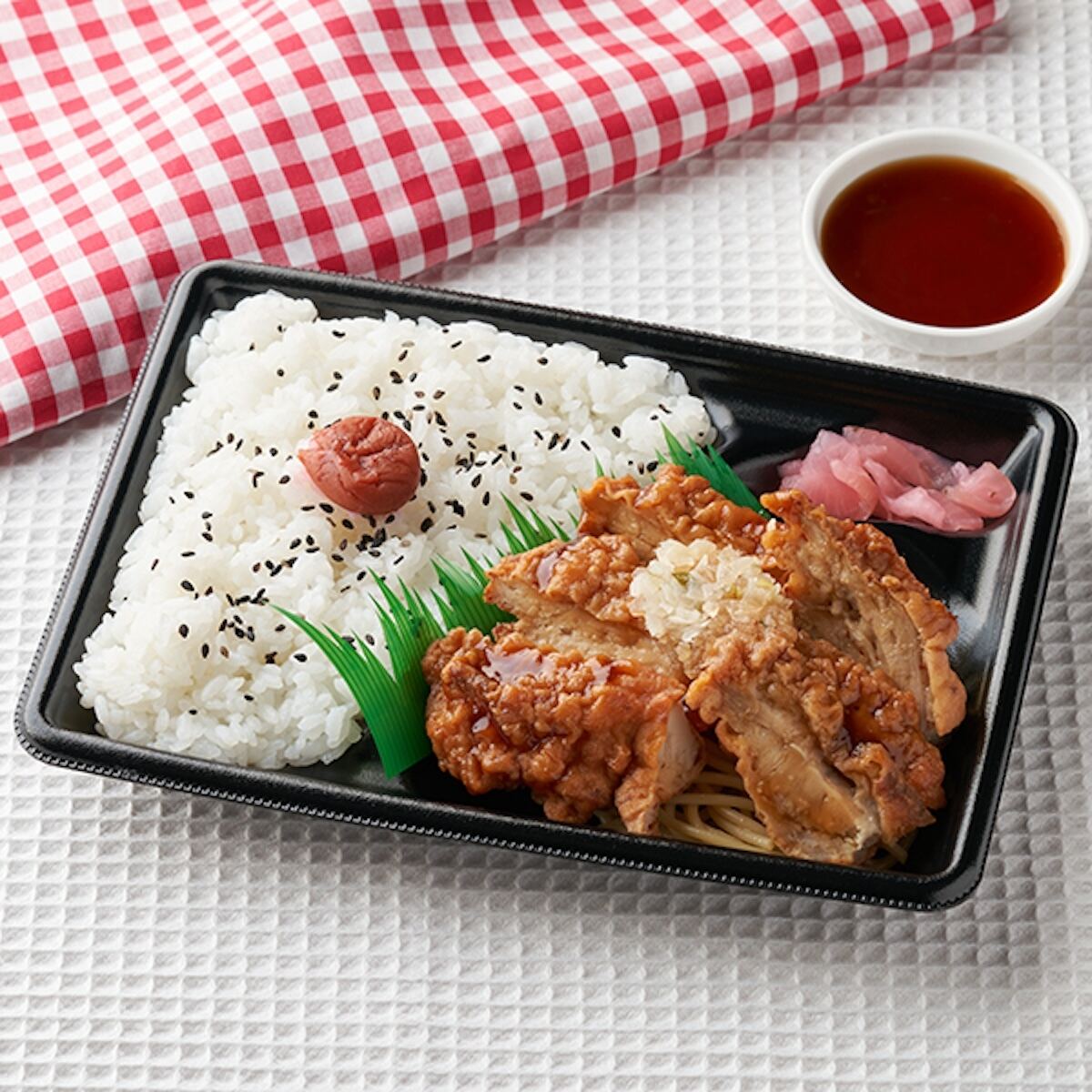 「油淋鶏弁当（甘酢醤油だれ）」(498円)