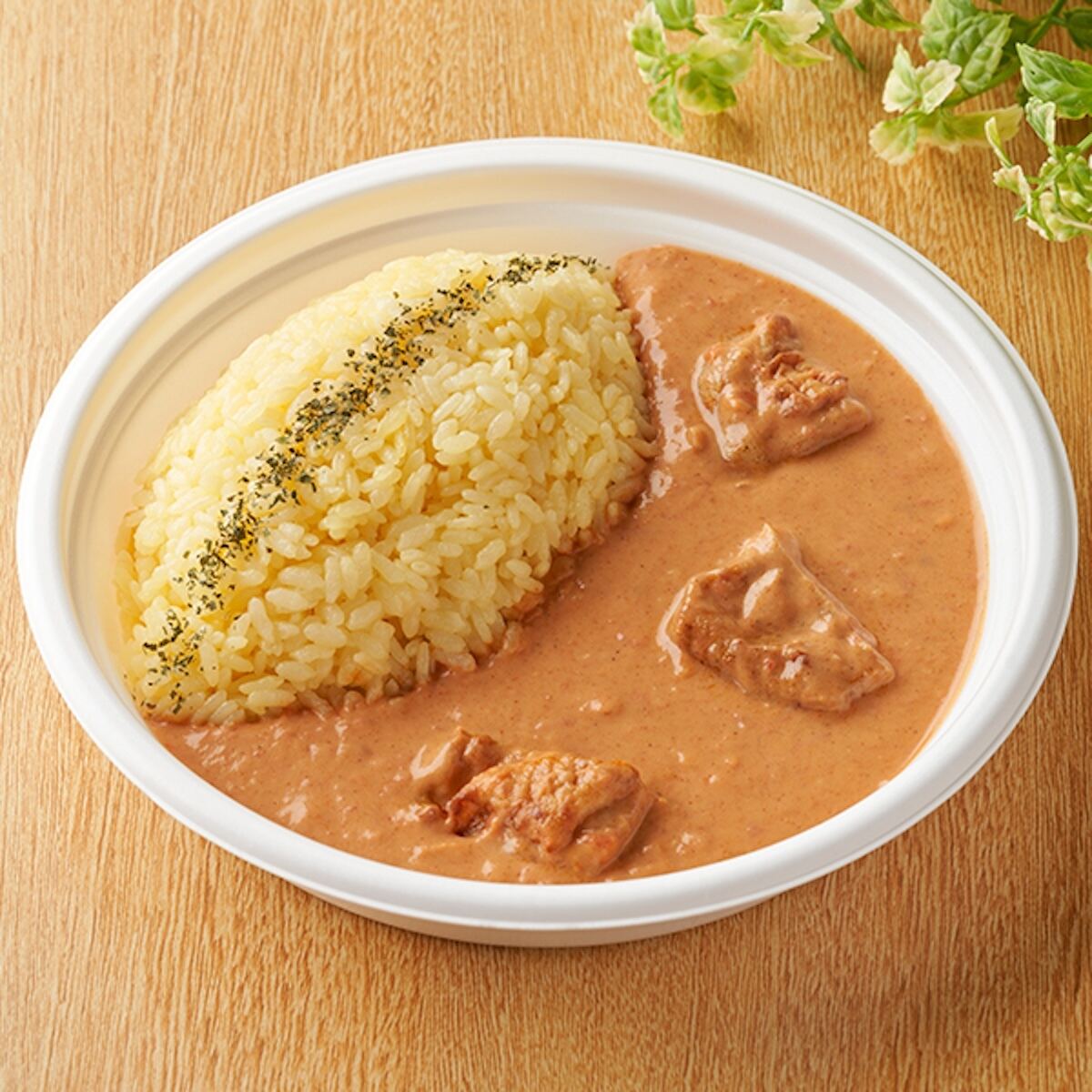 「トマトとクリームのコク　バターチキンカレー」(520円)