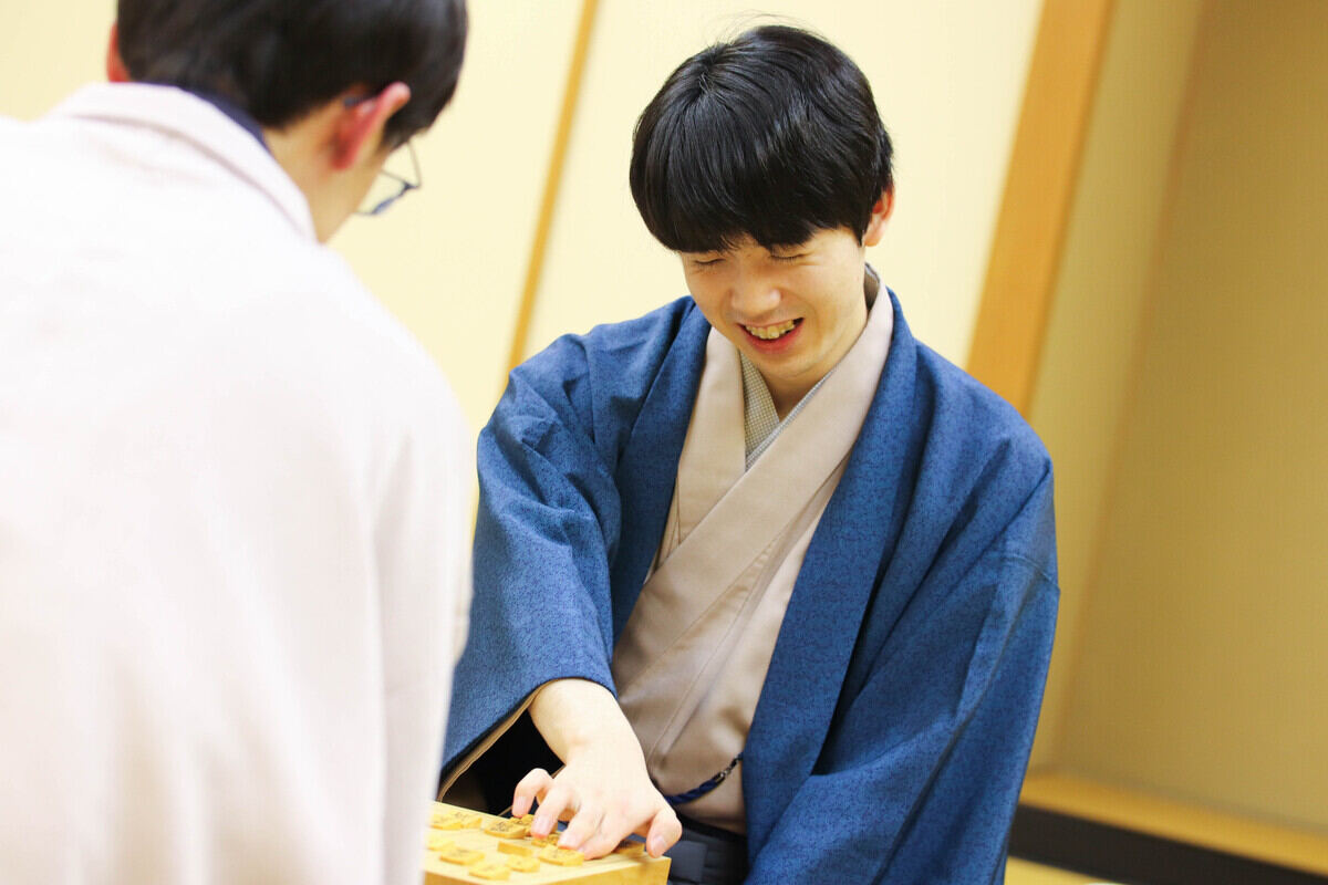 藤井棋王は局後「こちらの工夫が足りず、伊藤七段の手のひらの上という将棋」と一局を総括（提供：日本将棋連盟）