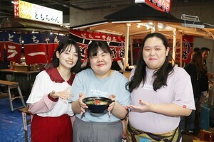 ぼる塾、「華大どんたく」の“屋台”ケータリングに感激「夢のよう」 華丸・大吉から刺激「私たちも…」