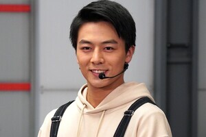 新人警官のブンブラック・齋藤璃佑「親にもまだ言っていない」と明かし一同驚き『爆上戦隊ブンブンジャー』