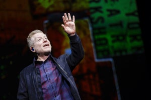 アンソニー・ラップ、『RENT』名曲も満載の自伝公演　家族と来日、ブロードウェイのチケット事情も語る