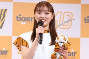 内田理央、タイガーエア台湾のアンバサダー就任　トラ柄衣装で会見「頑張ります!」