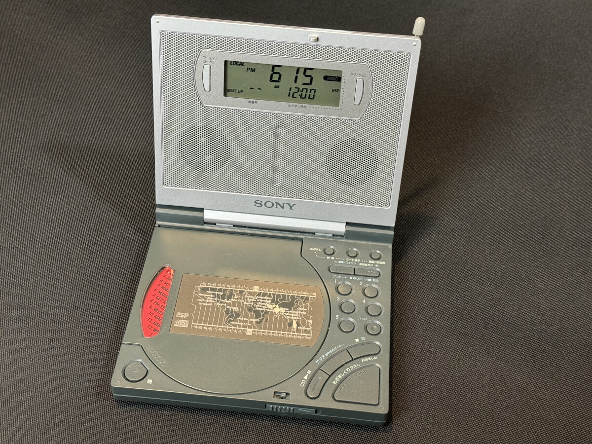 20年ぶりに引っ張り出したSONY『FM/AM CD CLOCK RADIO ICF-CD2000』は、やっぱりミレニアム級の名機だった/佐藤誠二朗  | マイナビニュース