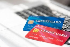 お金が貯まる人は「クレジットカード」をどう選ぶ？ 何枚持っている？