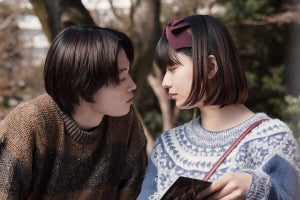 窪塚愛流&蒔田彩珠、初めてキスを交わす初々しい一瞬　映画『ハピネス』場面写真