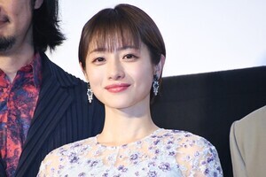 石原さとみ、「髪の毛を痛ませる方法」美容師に相談しボディソープで洗髪