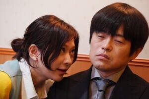 ミコ(篠原涼子)＆森野(バカリズム)、カラオケ十八番熱唱中に近くで殺人