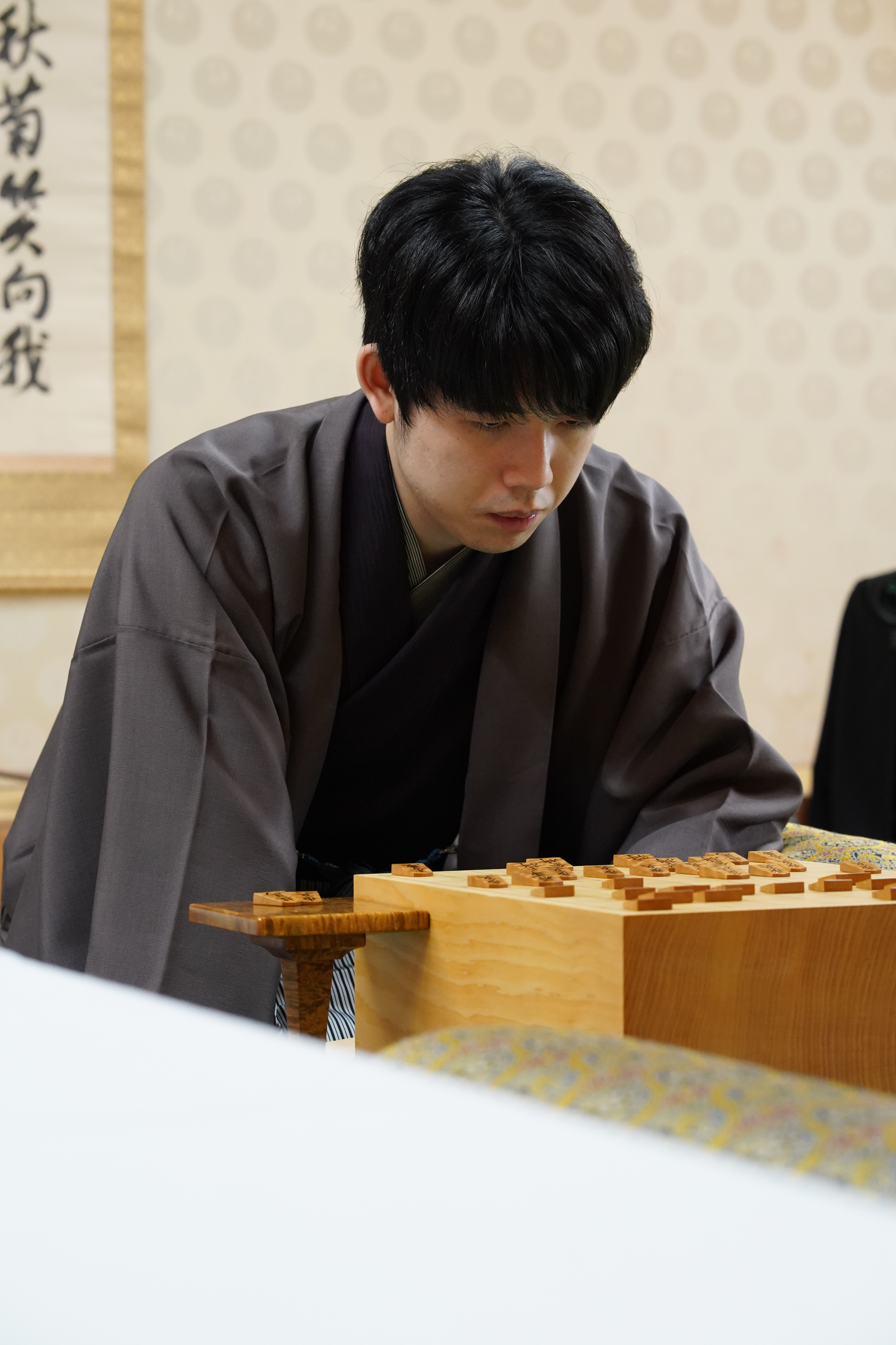 ２日目夜に地震が発生したが、藤井名人が盤上から一切視線をそらさなかったことが話題に（提供：日本将棋連盟）