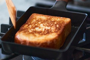 バーミキュラ フライパンに「至高のバタートースト」が焼ける玉子焼き器