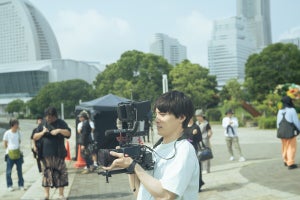 JO1 川西拓実、初の映画主演で撮影機材に興味津々　『バジーノイズ』