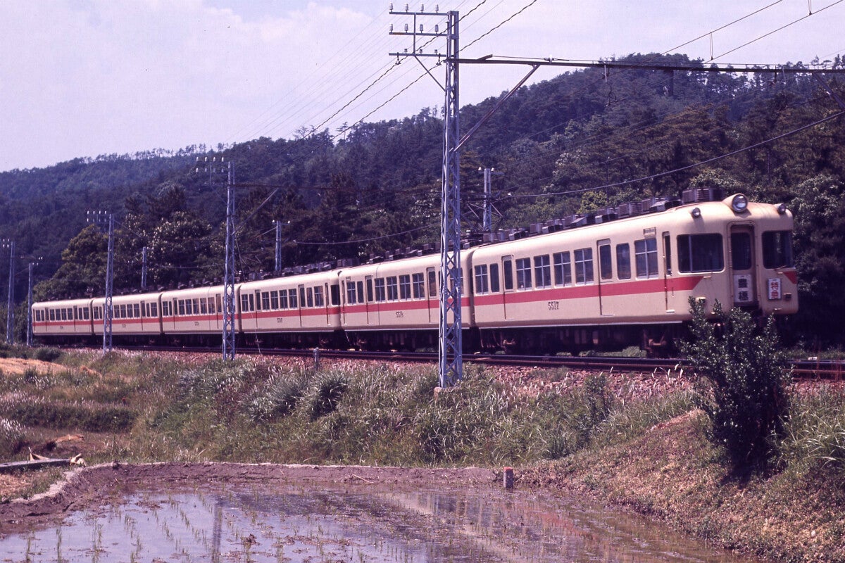 名鉄5500系「ストロークリーム×赤帯」西尾線・蒲郡線6000系で復刻 | マイナビニュース