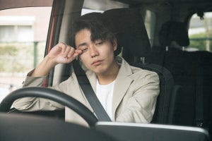 運転中の眠気、車内のニオイ、急な便意……「ドライブ中の困りごと」を解消する便利アイテム5選