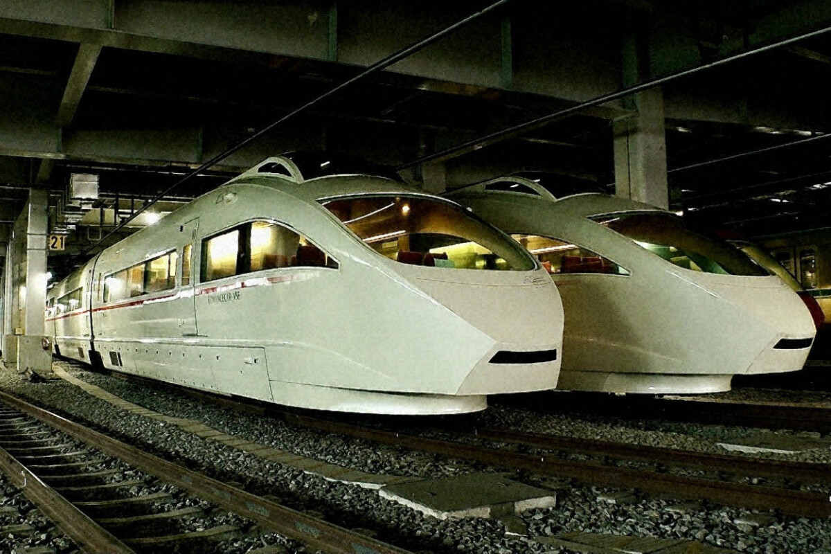 小田急電鉄 特急ロマンスカー VSE 50000形 デビュー記念宣伝幕