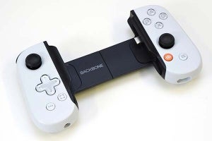 スマホが携帯ゲーム機に変身！　合体式コントローラー「Backbone One」日本上陸