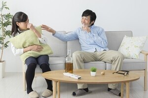 娘に嫌われる父親の特徴とは? 嫌われてしまったときの対処法も紹介