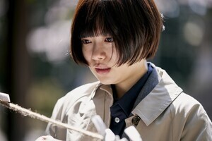 杉咲花、事件の真相に気づき疾走　監督の『あぶ刑事』仕込みカーチェイスシーンとリンク