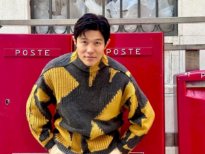 鈴木亮平、イタリアでのオフショットにファン悶絶「かっこいいやら可愛いやらで罪 」