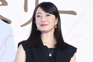 菅野美穂、試写会でスマホライトを振る　ミセス主題歌に感動「ただ聴いていられない!」