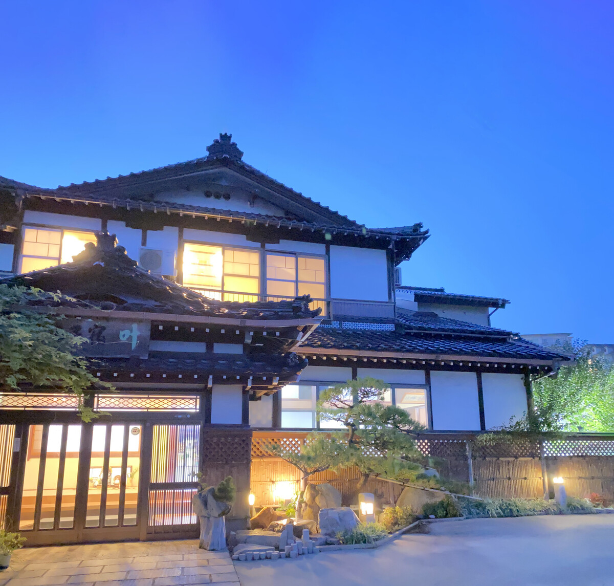 ふるさと納税で災害復興支援! 富山県氷見市の返礼品「温泉宿『ひみ栄和温泉元湯叶』宿泊・食事補助券」とは?