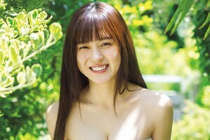 ライブ写真が「あの頃の橋本環奈」と万バズしたアイドル、白ビキニ姿披露