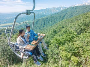 長野県のホテルにリフトの上で絶景を眺めながら朝食が楽しめる「空飛ぶレストラン」が登場