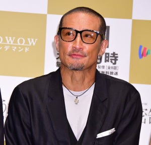 松岡昌宏、丸刈り頭を披露「暑かったんで坊主にしました」