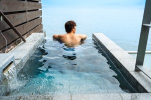 長崎県・島原温泉のホテルに海に浮かぶインフィニティ「立ち水」風呂が誕生! 絶景ロケーションのサウナや露天風呂、大浴場も