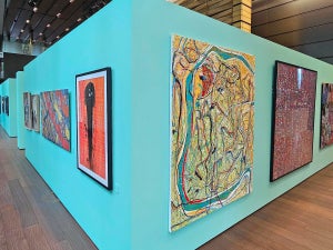 “世界の異彩”が集うアート展-福祉実験カンパニー、ヘラルボニー初主催の国際アワード受賞作品が集結