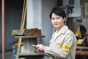 神木隆之介が爽やかに仕事!『海に眠るダイヤモンド』主人公・鉄平の場面写真初公開