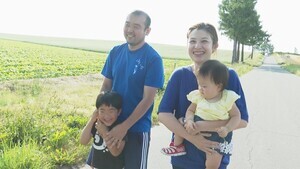 聴覚障害の夫婦と耳の聞こえる子どもたち…“バリア”のない家族から取材Dが感じた「目と目で向き合う大切さ」