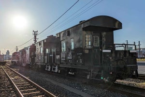 JR貨物「隅田川駅貨物フェスティバル」車掌車ヨ8000形の特別乗車も