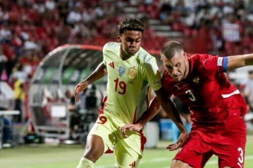 17歳ながらバルサと代表の主軸としてプレーするヤマル [写真]＝Anadolu via Getty Images