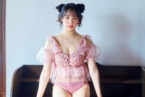 フェミニンでコケティッシュな水着姿に…麻丘真央、写真集先行カット2点公開