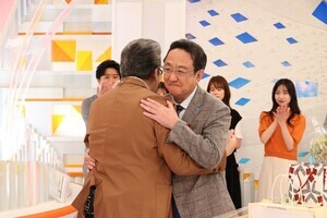 『めざましテレビ』卒業・三宅正治アナ、生放送終了後に涙「軽部と一緒に過ごした時間は大きな宝物」