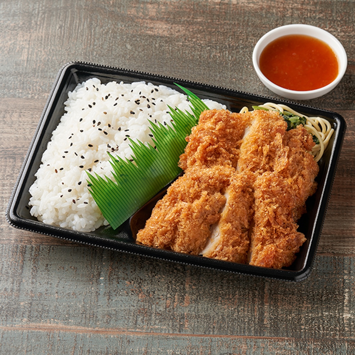 「おろし柚子ぽん酢で食べる！チキンカツ弁当」(550円)