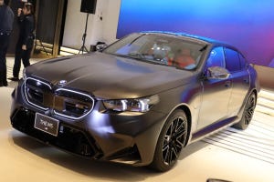 BMWが新型「M5」発売! 電動化でモンスターに変身? 価格据え置きの理由は