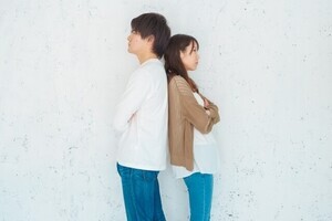 彼女が別れてくれないときの対処法とは? やってはいけないNG行動も紹介